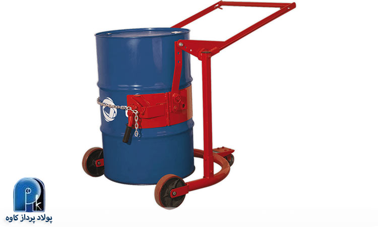 جابه جایی بشکه های فلزی